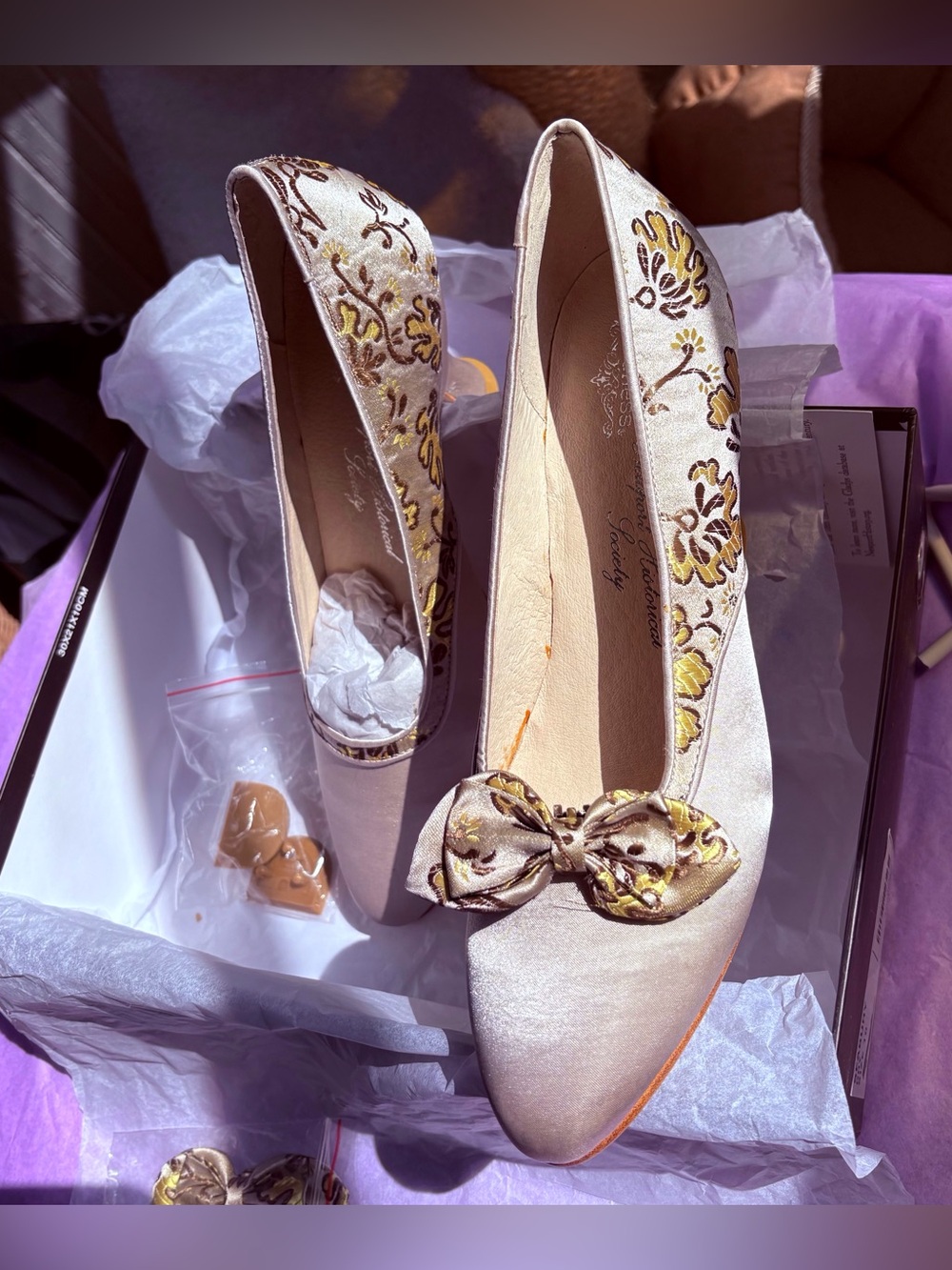 American Duchess Embroidered Cream Satin Bow Pumps with Gold Accents - Picture 3 of 12